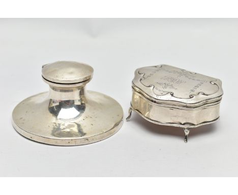 AN EDWARDIAN SILVER INKWELL AND SILVER BOX, the inkwell of tapered design with circular weighted base and hinged lid, opening