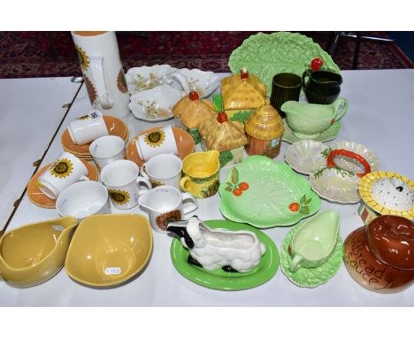 A COLLECTION OF CARLTON WARE AND J.G MEAKIN COFFEE SET, comprising a 'Sunflower' pattern coffee pot, six cups (three chipped)