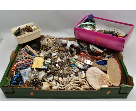 A BOX OF ASSORTED COSTUME JEWELLERY AND OTHER ITEMS, to include a small quantity of wristwatches with names such as 'Sekonda,