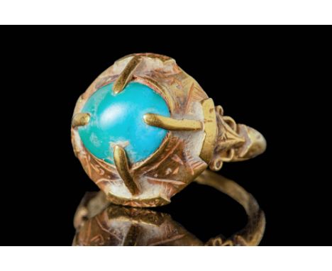 Ca. AD 1100 - 1200 A Seljuk gold ring with a D-shaped hoop and elaborate shoulders. These shoulders are in the shape of a col