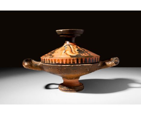 Ca. 400 - 300 BC A fine red-figure Apulian lekanis adorned with delicate yellow details. The vessel has a base and a lid, whi