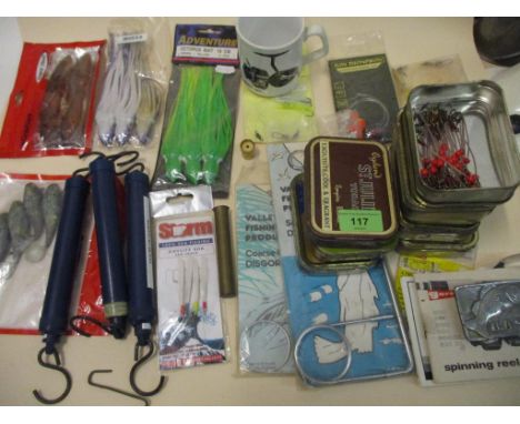 A selection of mixed fishing items to include scales, disgorgers, hooks, reels and weights 