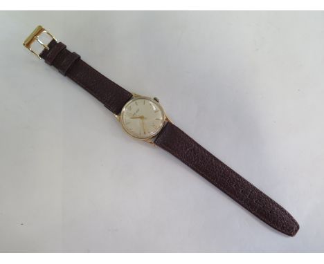 A 9ct gents wristwatch, manual wind, 32mm wide including button - presentation engraving, clean running 