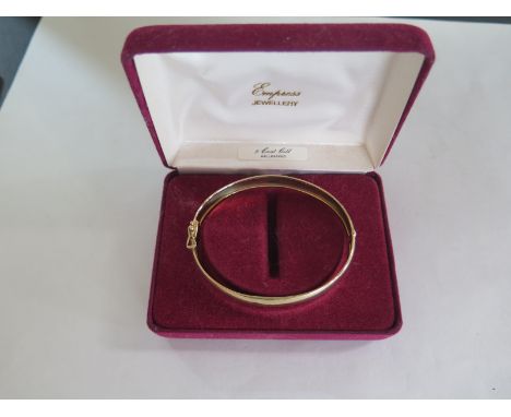 A 9ct yellow gold bangle, approx 8 grams, 6.5cm x 5.5cm - good condition 