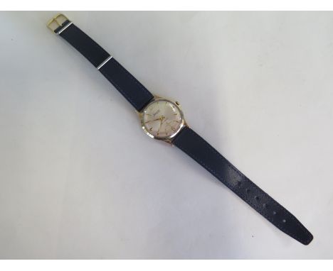 A 9ct Accurist 22 jewel gents wristwatch - manual wind, 33mm including button - small usage scratches - clean running order 