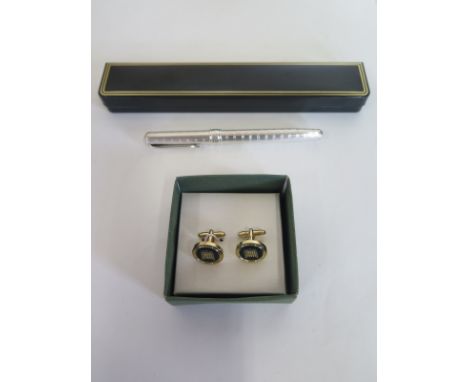 A links of London silver tone fountain pen together with a pair of House of Commons cuff-links 