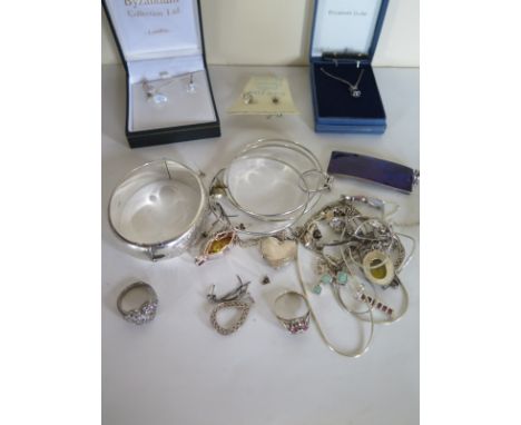 A collection of silver jewellery to include bangles, hinged bangle, rings, pendants and necklaces etc, total weight approx 12