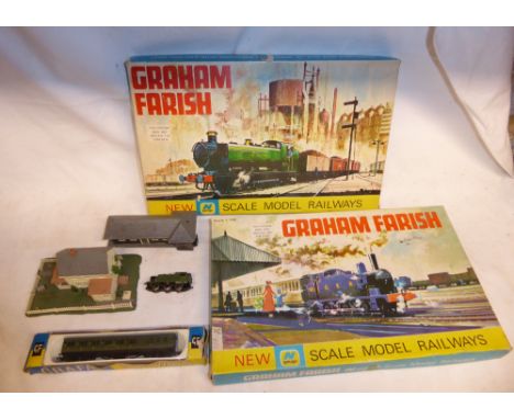 A quantity of Graham Farish 'N' gauge Model Railway, including locomotive, rolling stock, track accessories etc. 