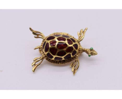 An enamel gold turtle brooch,&nbsp;stamped Italy 18k, 3cm, 5.8g total weight. 