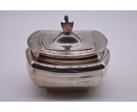 An Edwardian silver tea caddy, having lion and shield finial, probably by&nbsp;Jones &amp; Crompton,&nbsp;Birmingham 1905, 11