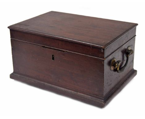 Georgian mahogany apothecary/decanter box, the hinged cover enclosing six division green baize lined interior, with swing bra