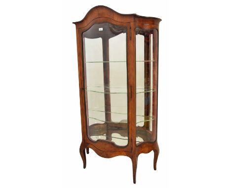 French 19th century kingwood serpentine vitrine display cabinet, with a single bevelled bowed glazed door flanked by bevelled