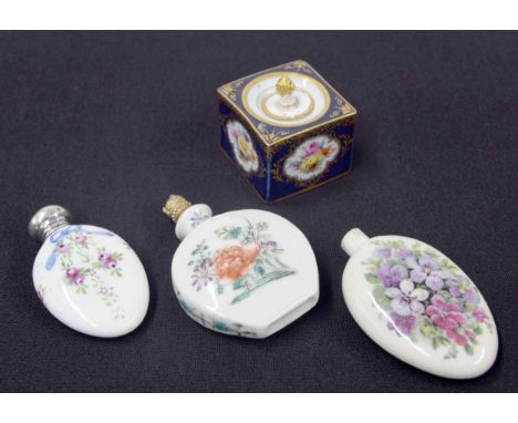 Meissen porcelain&nbsp;square inkwell and cover,&nbsp;decorated with floral spray panels on a blue ground with gilt highlight