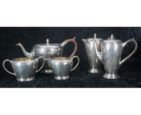 Edward Barnard &amp; Sons for Tiffany &amp; Co. London silver bachelor tea set, comprising teapot, cream jug and sucrier, tea