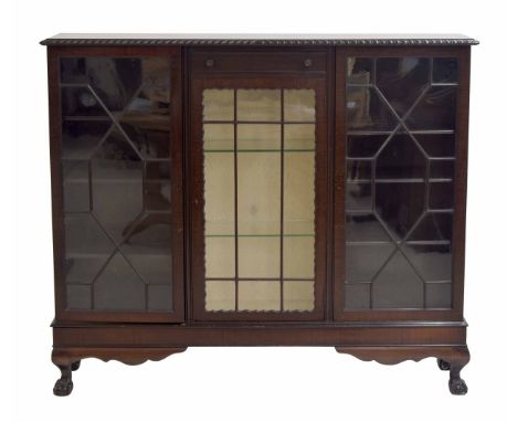 1920s mahogany bookcase/display cabinet,&nbsp;the moulded top over single slim drawer over glazed central cabinet door enclos