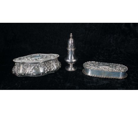 Edward VII repousse serpentine silver box, the hinged cover with scrolling cartouche enclosing gilt interior, maker William N