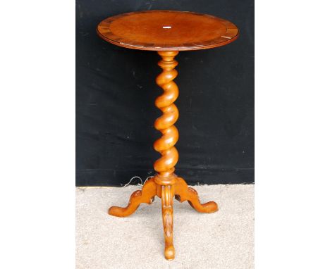 Victorian mahogany pedestal table, the rosewood crossbanded circular top raised on barley twist column and tripod legs, 45cm 