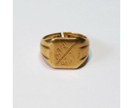 18ct gold signet ring (cut), 9g. 