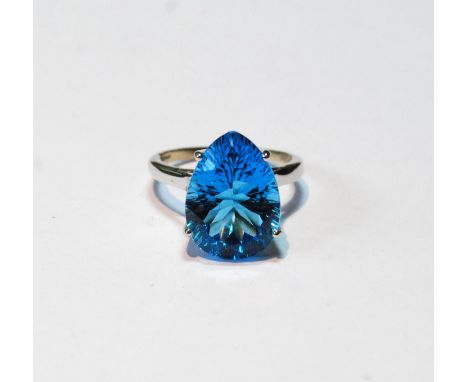 Blue topaz ring of pear shape in 9ct white gold, size Q. 