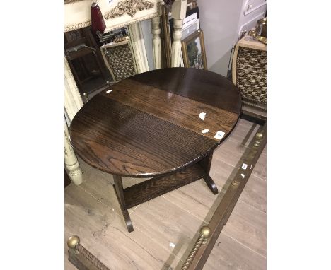 SMALL VINTAGE TURN TOP OAK TABLE