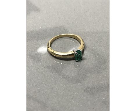 18CT YELLOW GOLD EMERALD RING