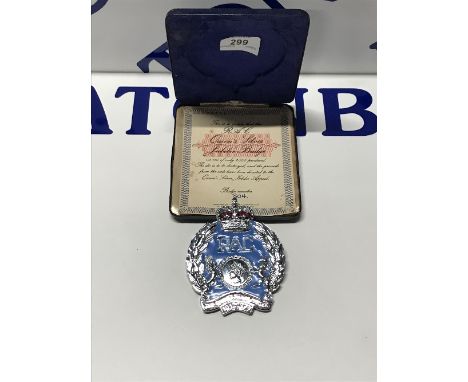 VINTAGE R.A.C BADGE (THE QUEENS SILVER JUBILEE) 1952-1977