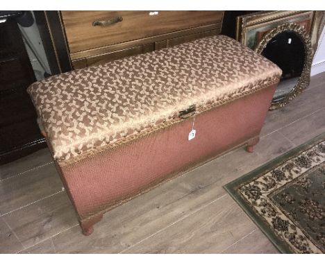 VINTAGE OTTOMAN