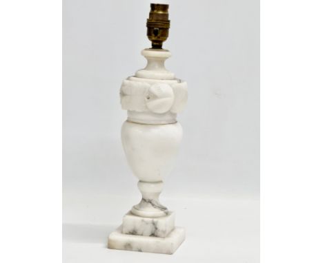 An early/mid 20th century Italian alabaster table lamp. 1930/1950. 33cm. 