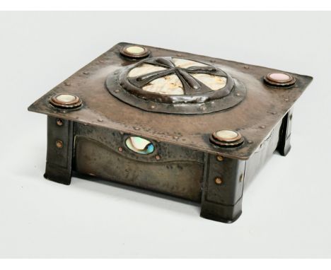 Albert Edward Jones (1878-1954) Arts &amp; Crafts copper and Mother of Pearl casket. Circa 1900-1910. 10.5x10.5x4cm 