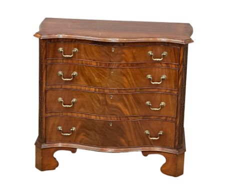 A good quality late 19th century Chippendale Revival mahogany serpentine front chest of drawers. Circa 1890-1910. 92x51x81cm 