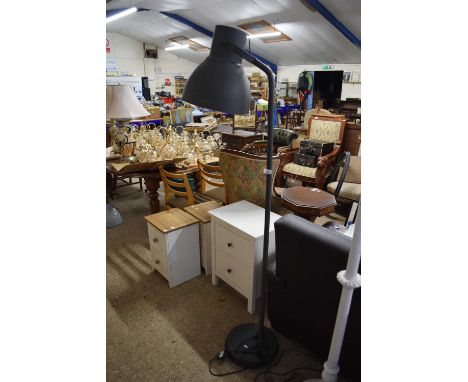 MODERN METAL STANDARD LAMP