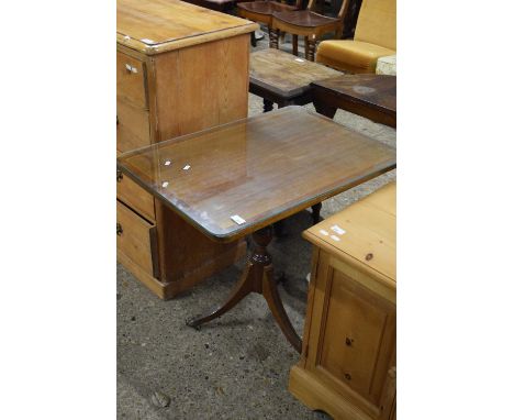 REPRODUCTION MAHOGANY VENEERED GEORGIAN STYLE TABLE, THE RECTANGULAR TOP ON A TURNED COLUMN WITH TRIPOD BASE, 76CM WIDE