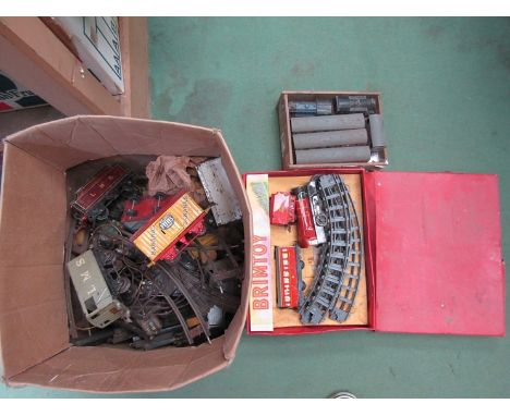 Assorted 0 gauge and 00 gauge model railway items including Brimtoy tinplate train set, Hornby Series Fyfes Banana van etc. 