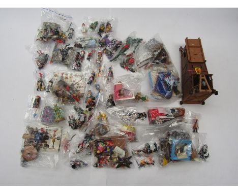 Unboxed Playmobil figures and accessories to incude 3887 Siege Tower, 3837 Royal Tent, 3891 Ox-cart Knight, 7123, three castl