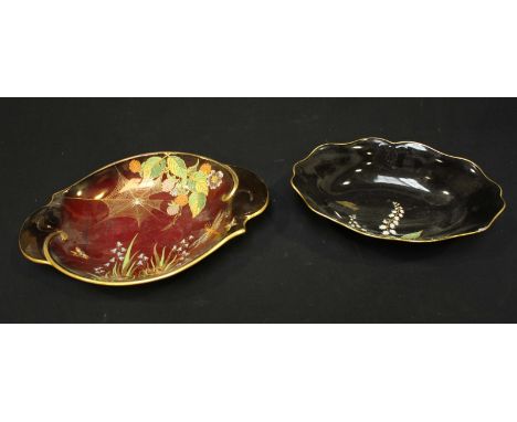 A Carltonware Rouge Royal shaped cobweb dish, 30cm, together with a Noire Royal shaped dish, 24cm (latter chipped)