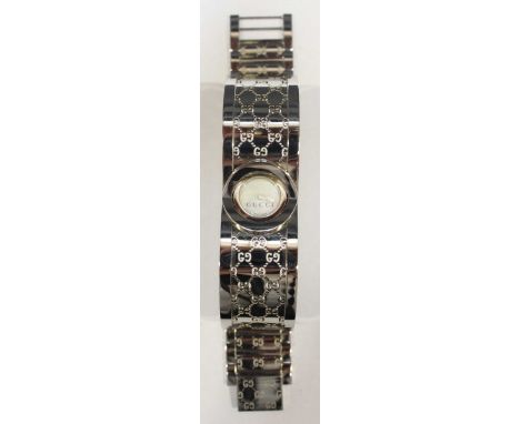 A lady's Gucci bangle style wristwatch with spinning watch.