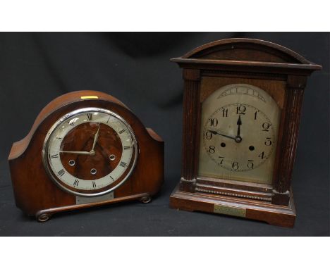 An early 20th century oak mantel clock, together with a mahogany dome topped mantel clock. (3)
