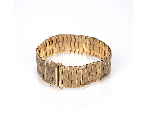 9ct gold bracelet with a textured finish19cm overall, 35g approx overallOnce would have had a safety chain, which is now miss