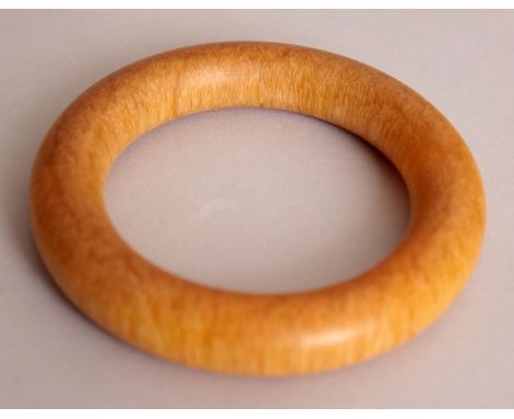 A CHINESE HORN STYLE BANGLE, 3.75in diameter, the inner rim 2.5in diameter.