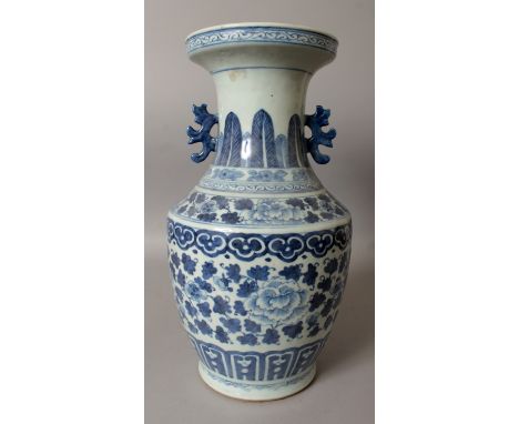 A 19TH CENTURY CHINESE BLUE & WHITE PORCELAIN VASE, the sides painted with bands of leaf and scroll stemmed peony between for