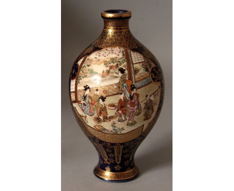 A GOOD QUALITY SIGNED JAPANESE KINKOZAN SATSUMA EARTHENWARE VASE, the sides of the bulbous body painted with detailed shaped 