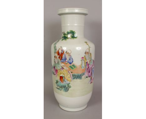 A GOOD QUALITY CHINESE FAMILLE ROSE PORCELAIN ROULEAU VASE, unusually painted with a scene of four repeated Shou Lao Immortal