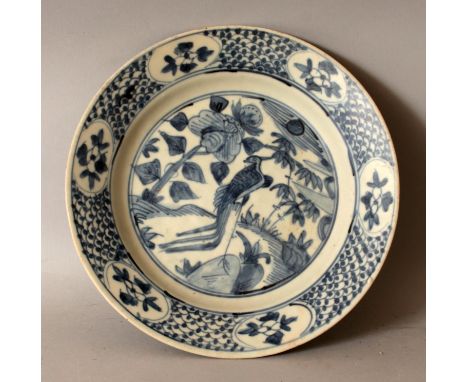 A CHINESE WANLI PERIOD BLUE & WHITE SHIPWRECK PORCELAIN PEACOCK DISH, circa 1600, painted to its centre with a peacock perche