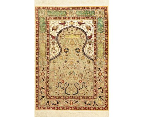 Feiner Seiden Hereke,   Signiert, Türkei, um 1960, reine Naturseide mit ca. 80% Metallbrokat, ca. 142 x 102 cm, ca. 1,0 Mio. 