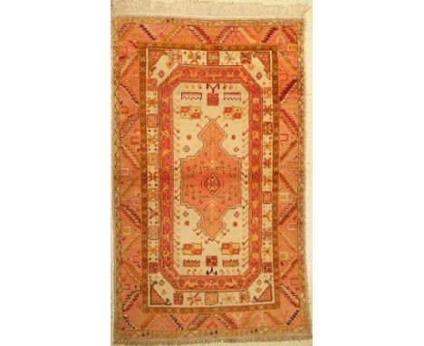 Uschak alt,   Türkei, um 1960, Wolle auf Baumwolle, ca. 183 x 112 cm, EHZ: 2Uschak old, Turkey, around 1960, wool on cotton, 