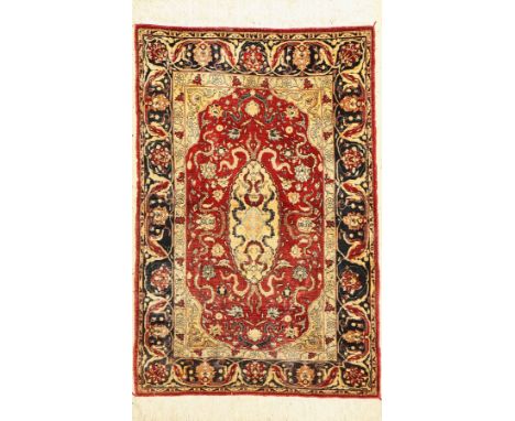 Hereke Seide fein,   Türkei, um 1940, reine Naturseide, ca. 117 x 77 cm, ca. 1,0 Mio. Kn/qm, EHZ: 3Hereke silk fine, Turkey, 
