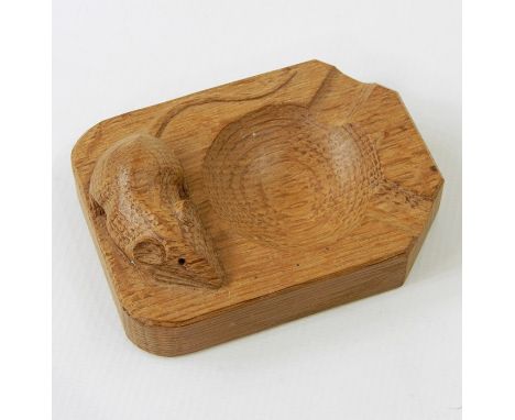 20th century Robert Thompson of Kilburn Mouseman oak ashtray with carved mouse 