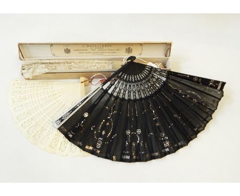 Lace fan with mother-of-pearl guards and sticks (damaged) with original box marked 'J Duvelleroy, London, 167 Regent Street',