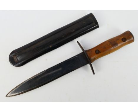 A World War Two (WW2 / WWII) Italian Fascist Youth Organisation knife, 17 cm (l) single edged blade, steel turn down crossgua
