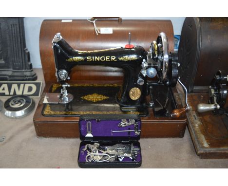 Singer Manual Sewing Machine with Wooden Case 
